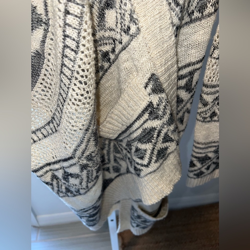 Pink Republic Size Medium Aztec Print Oat and Black Cardigan - Picture 4 of 7